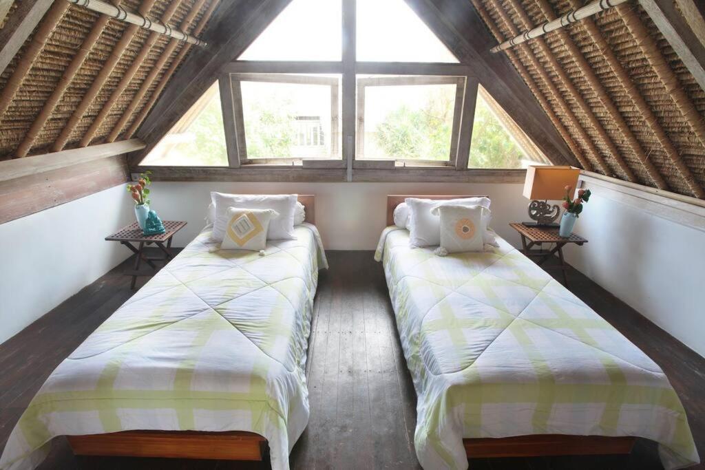Villa Lumba Lumba - Oceanfront & Spectacular View! Lembongan Kültér fotó
