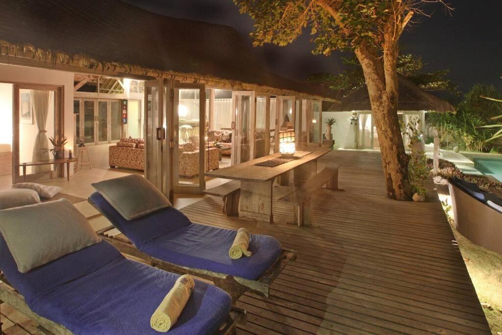 Villa Lumba Lumba - Oceanfront & Spectacular View! Lembongan Kültér fotó